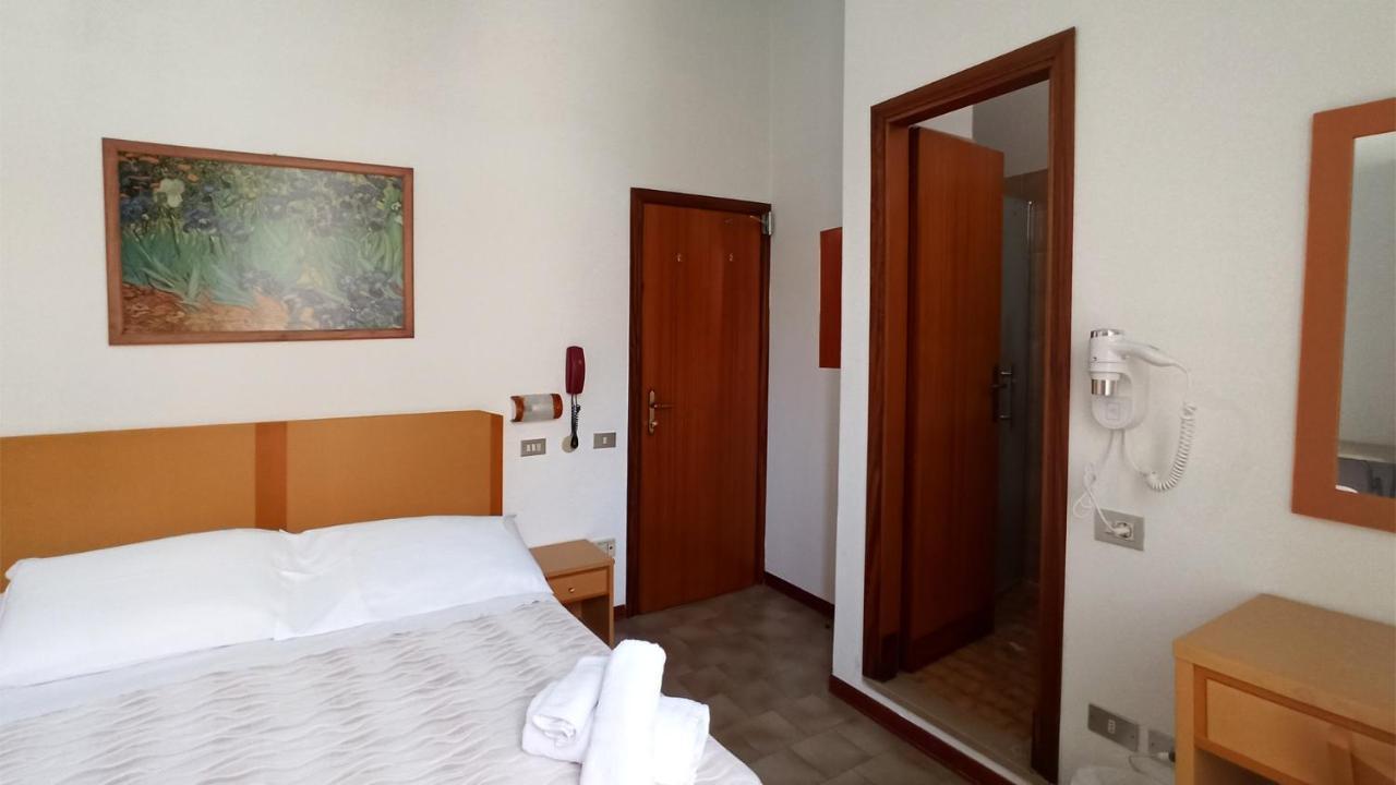 Hotel La Caravella Bellaria-Igea Marina Buitenkant foto