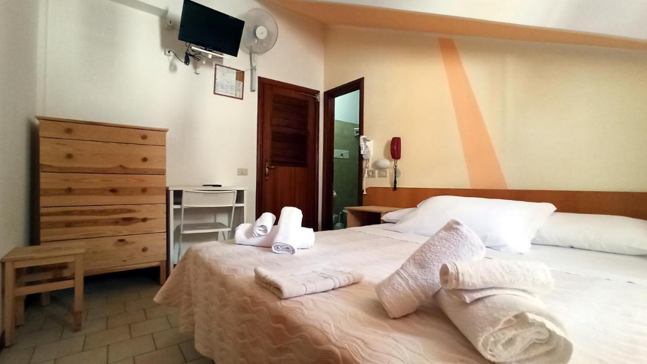 Hotel La Caravella Bellaria-Igea Marina Buitenkant foto
