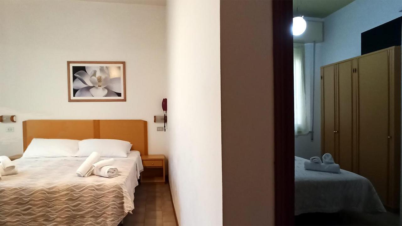 Hotel La Caravella Bellaria-Igea Marina Buitenkant foto