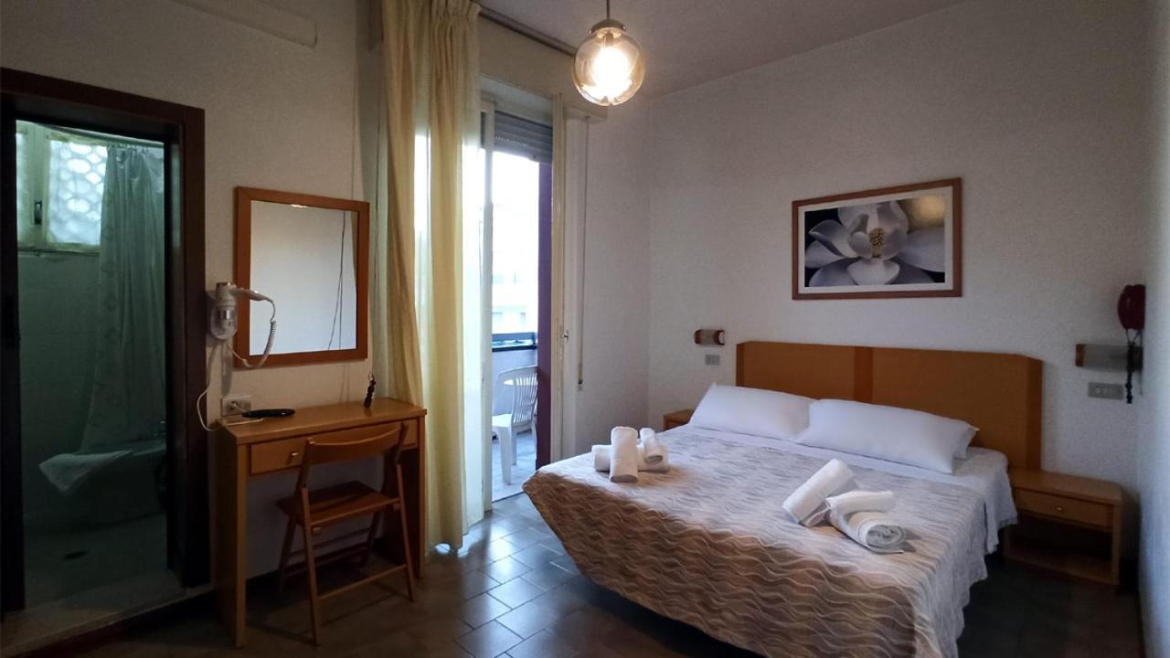 Hotel La Caravella Bellaria-Igea Marina Buitenkant foto