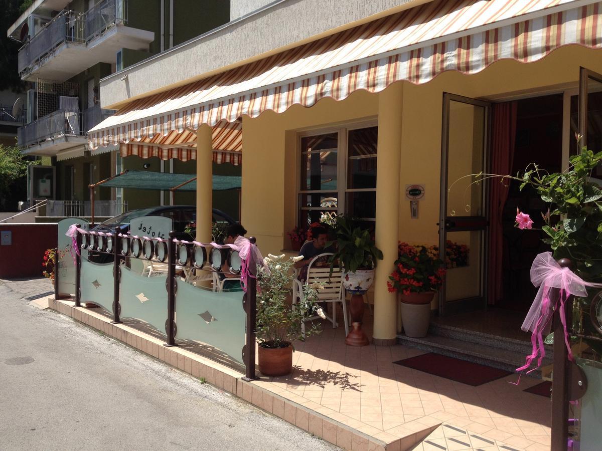 Hotel La Caravella Bellaria-Igea Marina Buitenkant foto